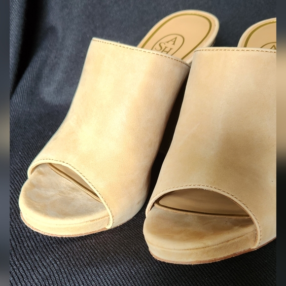 Ash Roxanne Nude Slide - Picture 6 of 8